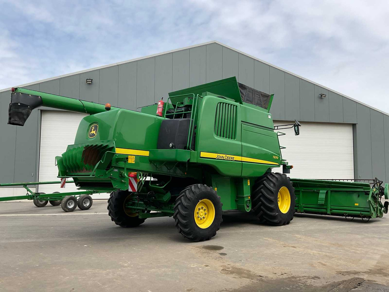 Combine harvester John Deere T670: picture 6