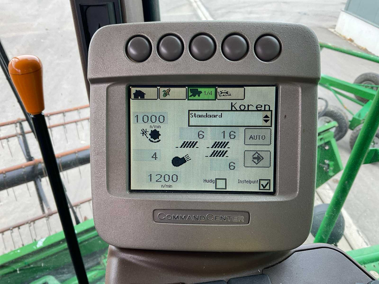 Combine harvester John Deere T670: picture 40