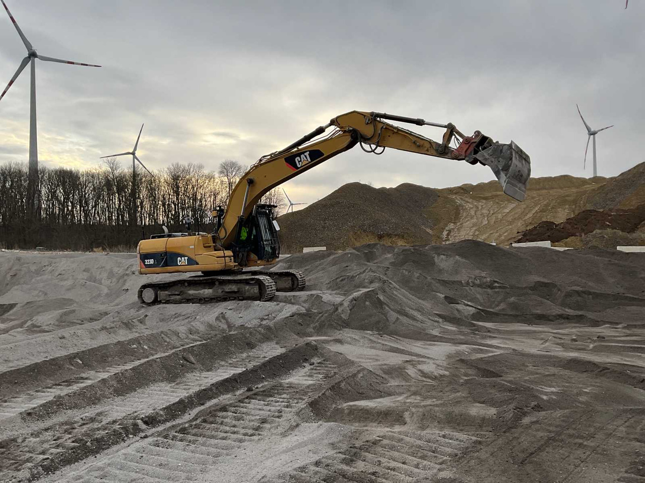 Komatsu 323D - Crawler excavator: picture 1 Komatsu 323D - Crawler excavator: picture 1