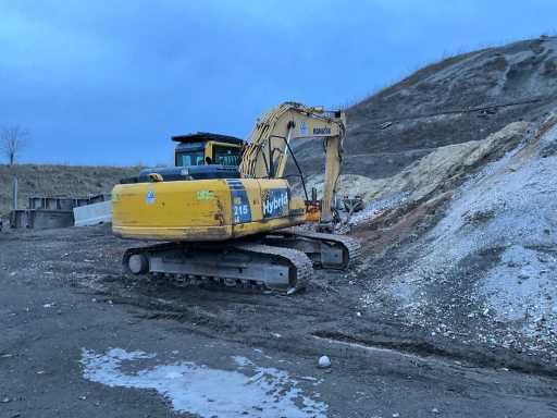 Komatsu HB215LC-1 - Crawler excavator: picture 3 Komatsu HB215LC-1 - Crawler excavator: picture 3