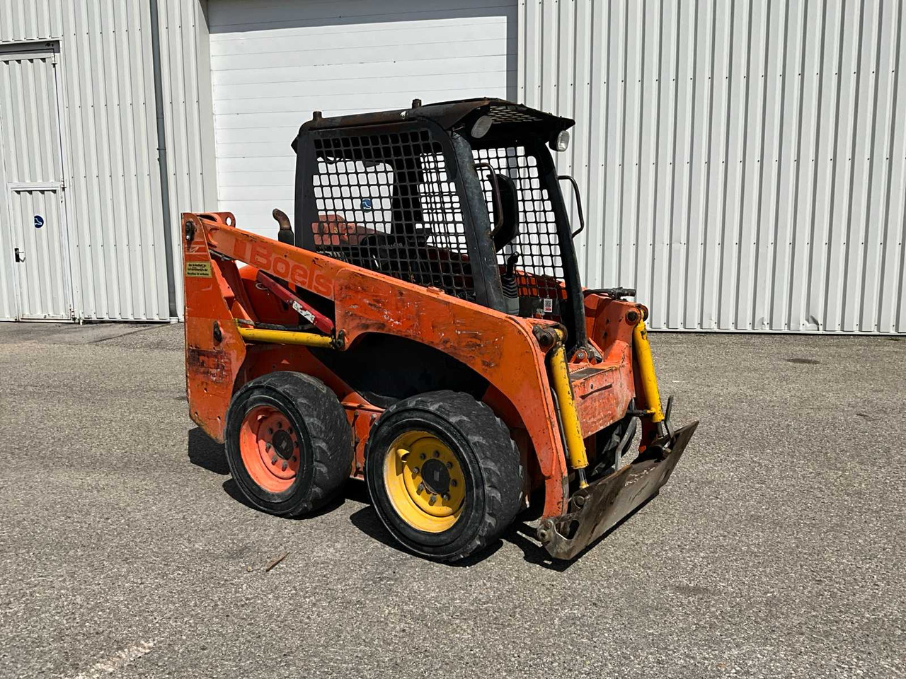 Komatsu SK714 - Skid steer loader: picture 1 Komatsu SK714 - Skid steer loader: picture 1