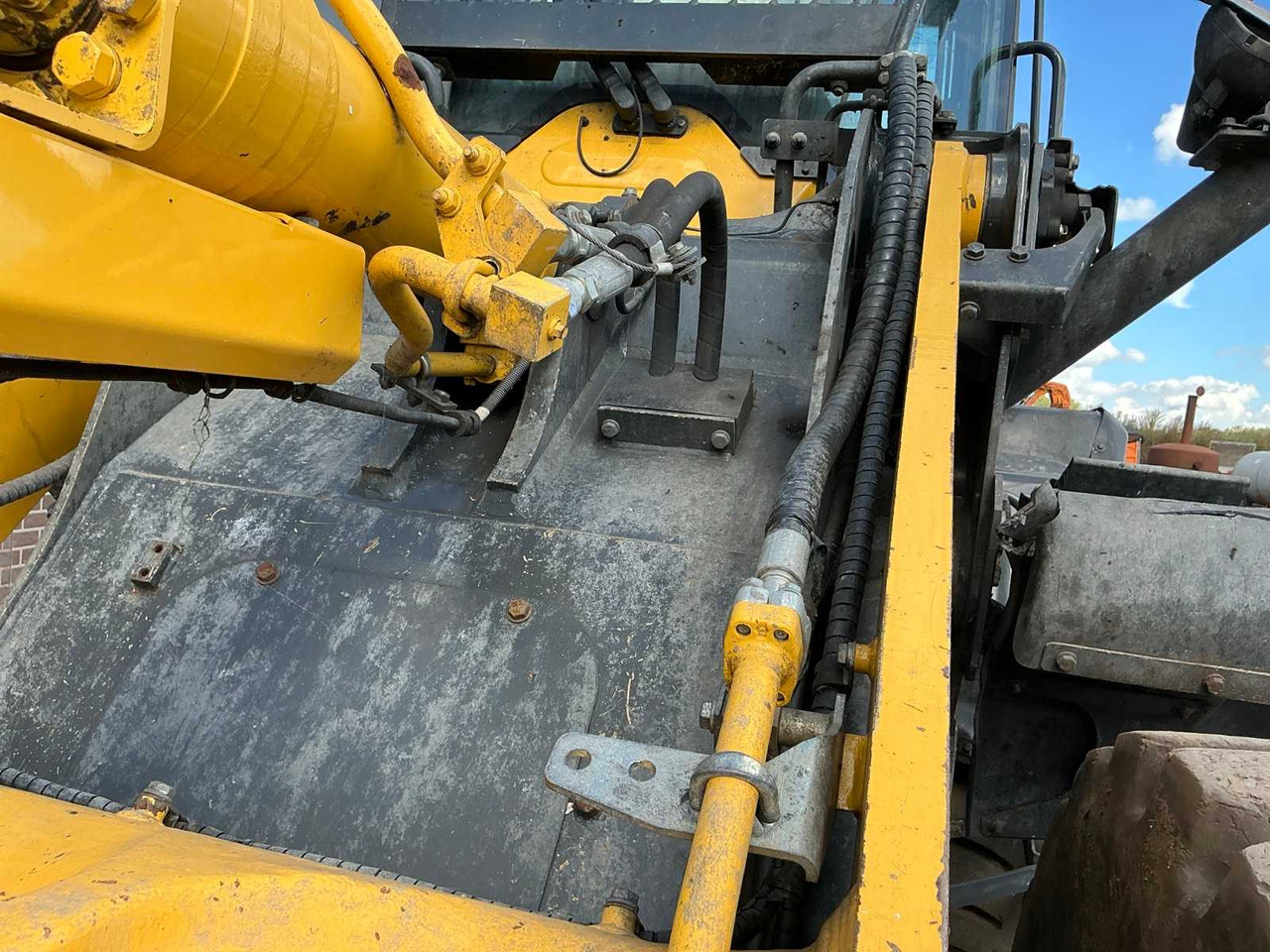 Wheel loader Komatsu WA270-8EO: picture 12