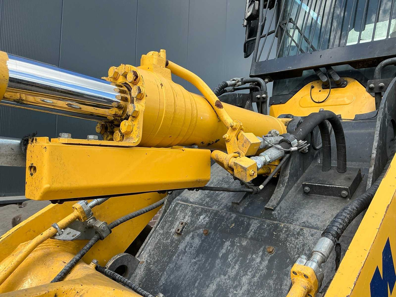 Wheel loader Komatsu WA270-8EO: picture 11