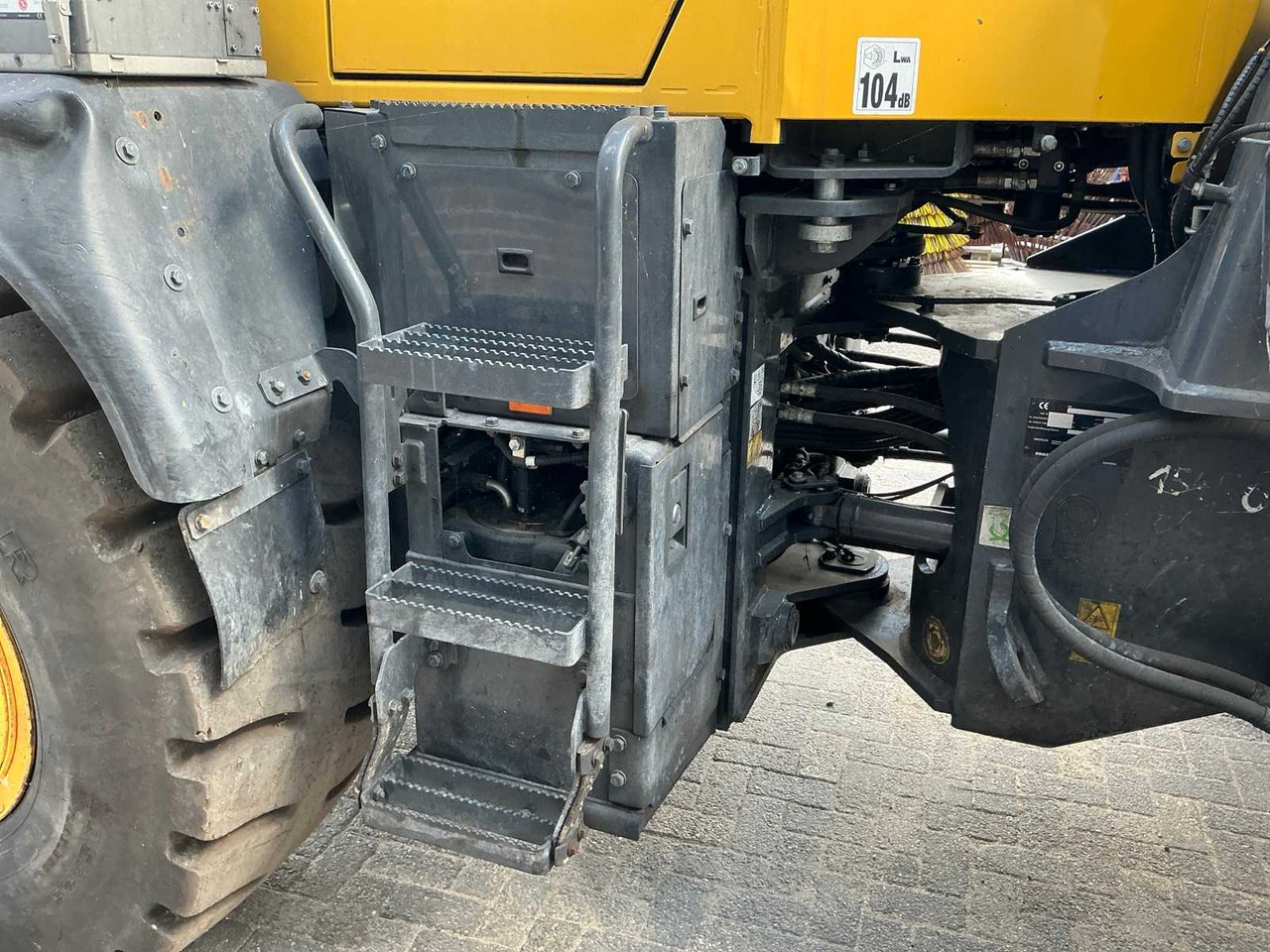 Wheel loader Komatsu WA270-8EO: picture 44