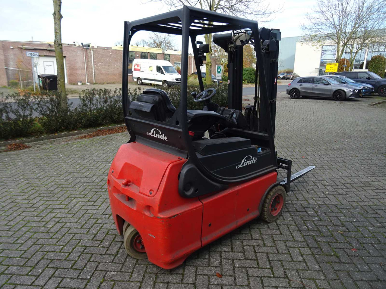 LINDE - 2006 - E16-02 - FORKLIFT TRUCK - Forklift: picture 4 LINDE - 2006 - E16-02 - FORKLIFT TRUCK - Forklift: picture 4