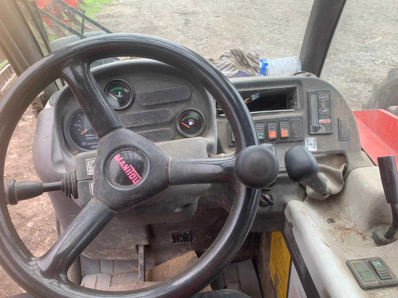 MANITOU - Front loader for tractor: picture 5 MANITOU - Front loader for tractor: picture 5