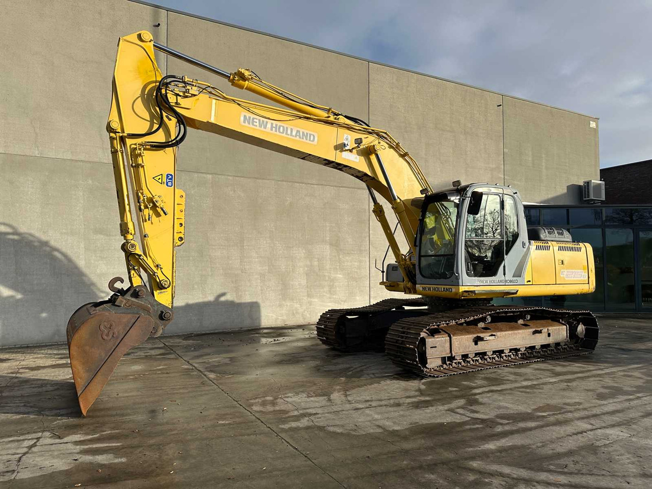 NEW HOLLAND - 2008 - E215B - CRAWLER EXCAVATOR - Excavator: picture 1 NEW HOLLAND - 2008 - E215B - CRAWLER EXCAVATOR - Excavator: picture 1