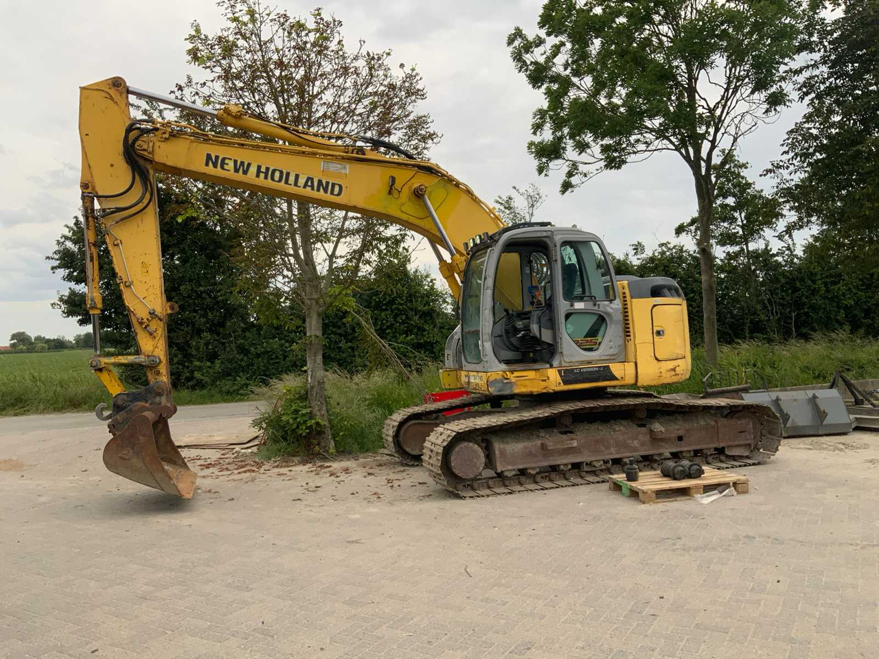 New Holland / Kobelco E225BSR - Crawler excavator: picture 1 New Holland / Kobelco E225BSR - Crawler excavator: picture 1