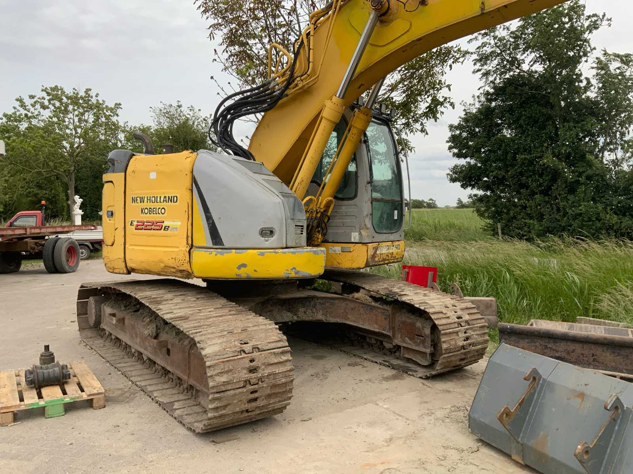 New Holland / Kobelco E225BSR - Crawler excavator: picture 4 New Holland / Kobelco E225BSR - Crawler excavator: picture 4