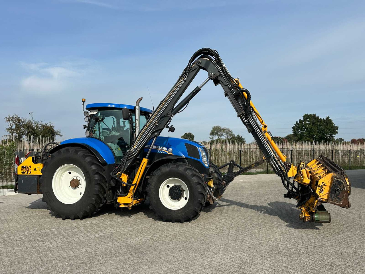 New Holland T7.210 - Farm tractor: picture 2 New Holland T7.210 - Farm tractor: picture 2