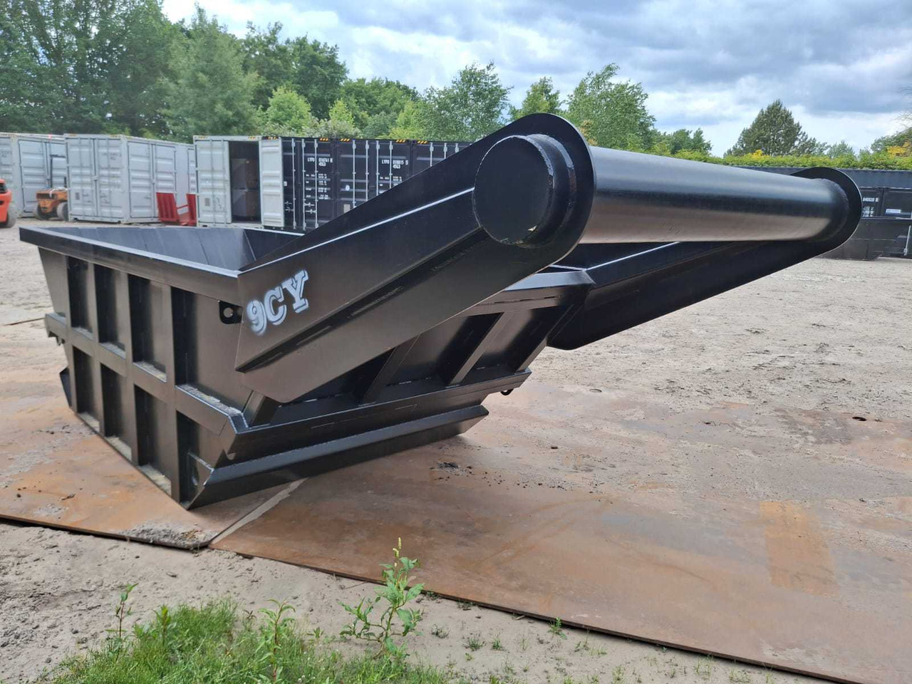 Rhino-cross 9 kuub - Skip bin: picture 4 Rhino-cross 9 kuub - Skip bin: picture 4