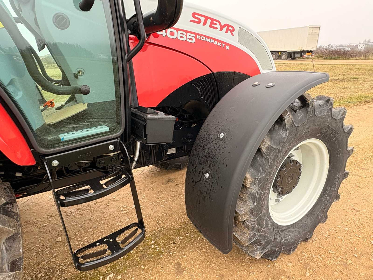 Farm tractor STEYR 4065 S - COMPACT ALL-WHEEL DRIVE TRACTOR (2022): picture 21