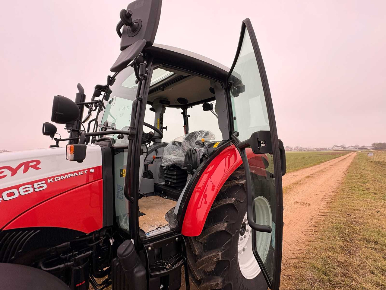 Farm tractor STEYR 4065 S - COMPACT ALL-WHEEL DRIVE TRACTOR (2022): picture 47