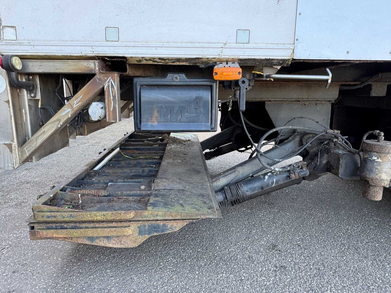 H.T.F. - 2002 - HZP32 - SEMI-TRAILER WITH CLOSED BODY WITH STEERED REAR AXLE, AMA TAIL LIFT 14 METERS OG-13-ZV - Semi-trailer: picture 5 H.T.F. - 2002 - HZP32 - SEMI-TRAILER WITH CLOSED BODY WITH STEERED REAR AXLE, AMA TAIL LIFT 14 METERS OG-13-ZV - Semi-trailer: picture 5