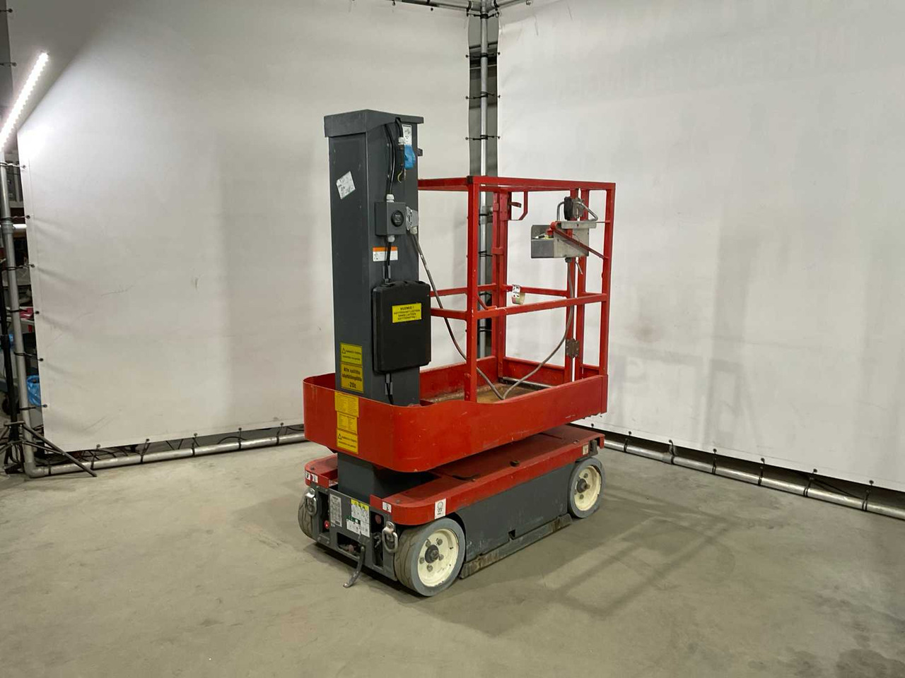 Skyjack SJ12 - Aerial platform: picture 2 Skyjack SJ12 - Aerial platform: picture 2
