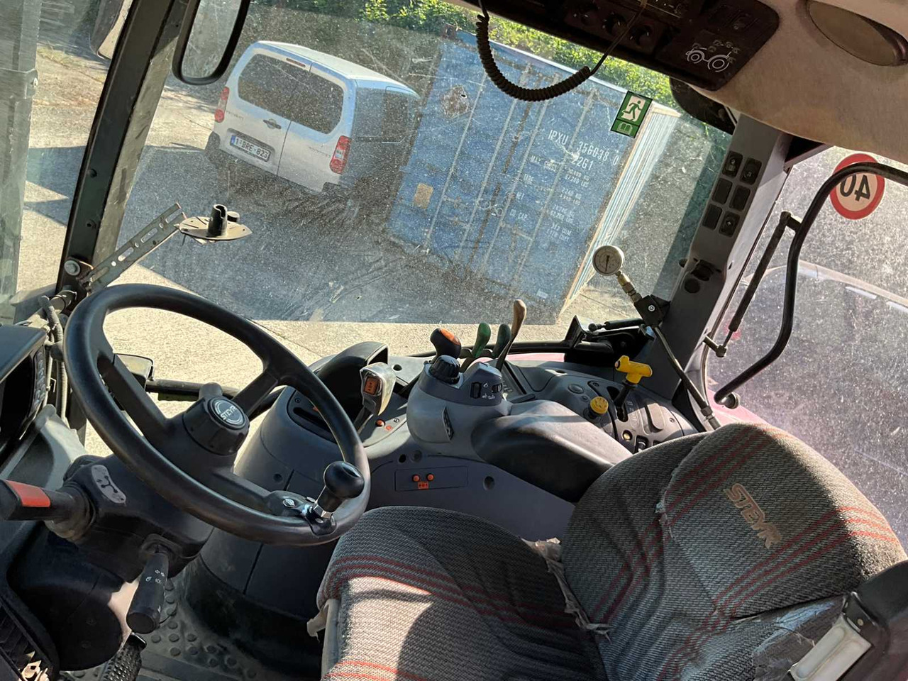 Farm tractor Steyr PROFI4135: picture 21