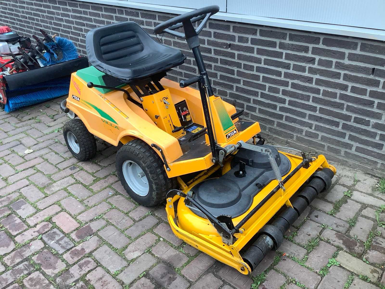 Stiga Villa - Garden mower: picture 1 Stiga Villa - Garden mower: picture 1