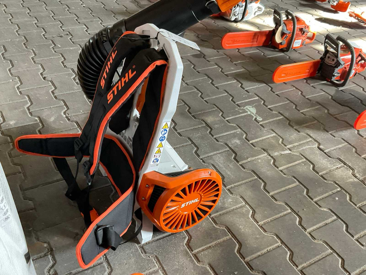 Stihl BGA 300 - Garden equipment: picture 4 Stihl BGA 300 - Garden equipment: picture 4