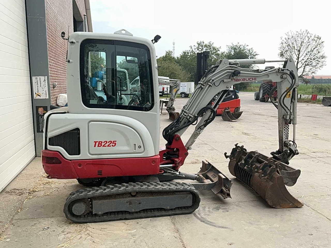 Takeuchi TB 225 - Mini excavator: picture 3 Takeuchi TB 225 - Mini excavator: picture 3