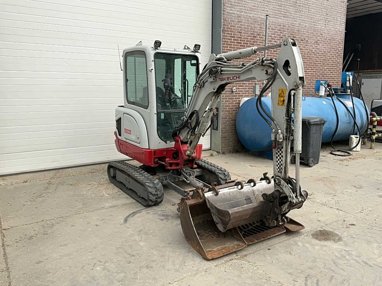 Takeuchi TB 225 - Mini excavator: picture 2 Takeuchi TB 225 - Mini excavator: picture 2