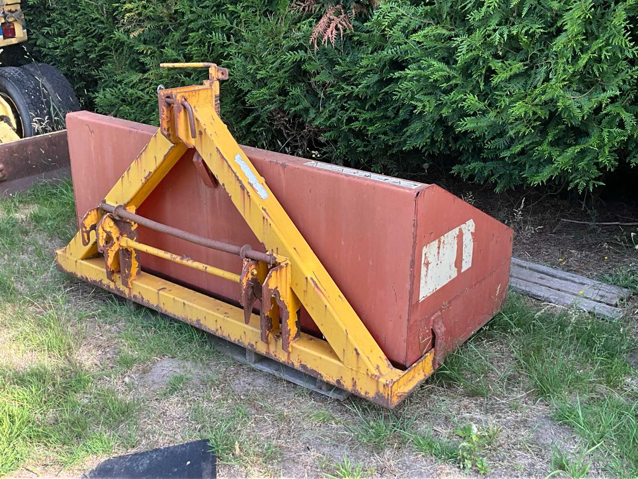 Tipping body for tractor - Farm tipping trailer/ Dumper: picture 1 Tipping body for tractor - Farm tipping trailer/ Dumper: picture 1
