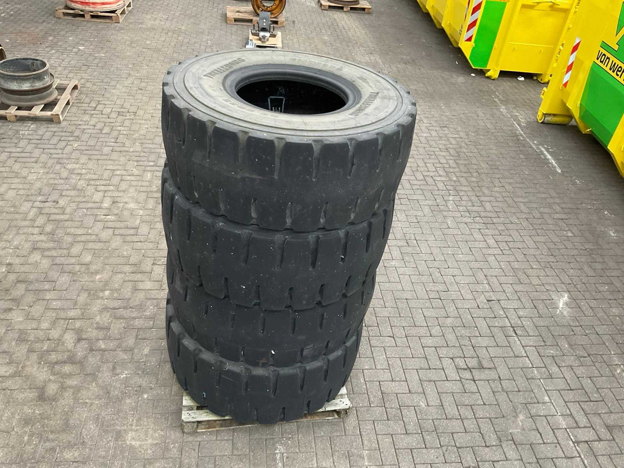 Trelleborg EMR1050 Grondverzet - Wheels and tires for Farm tractor: picture 1 Trelleborg EMR1050 Grondverzet - Wheels and tires for Farm tractor: picture 1