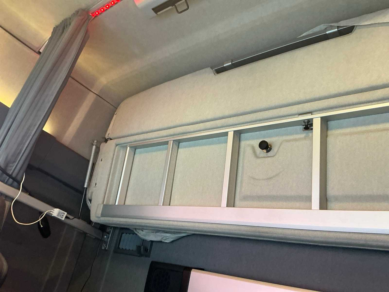 Truck 2017 RENAULT T480 COMFORT THD001 HIGH EDITION TRACTOR RENAULT T480 COMFORT: picture 23 Truck 2017 RENAULT T480 COMFORT THD001 HIGH EDITION TRACTOR RENAULT T480 COMFORT: picture 23