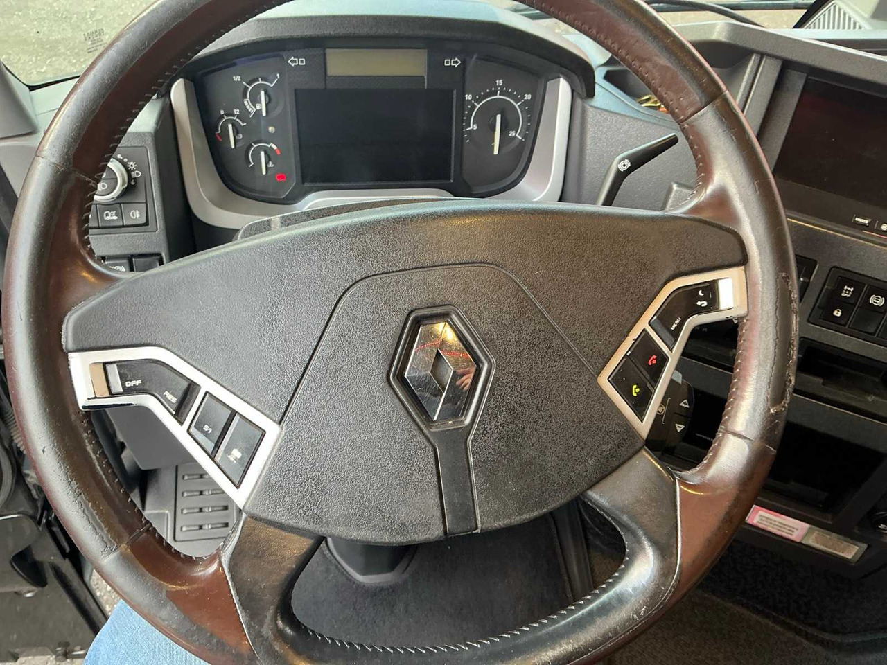 Truck 2017 RENAULT T480 COMFORT THD001 HIGH EDITION TRACTOR RENAULT T480 COMFORT: picture 19 Truck 2017 RENAULT T480 COMFORT THD001 HIGH EDITION TRACTOR RENAULT T480 COMFORT: picture 19