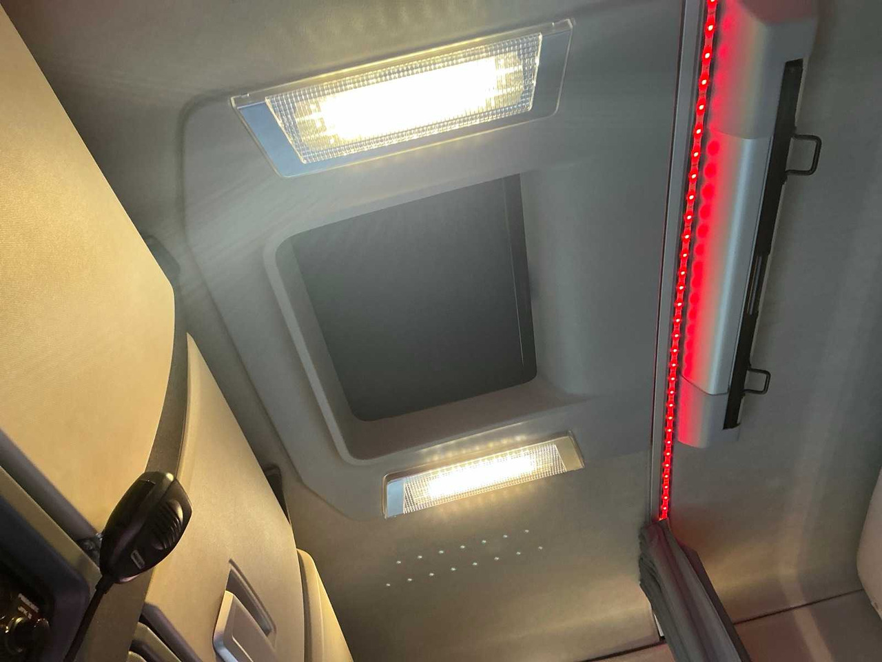 Truck 2017 RENAULT T480 COMFORT THD001 HIGH EDITION TRACTOR RENAULT T480 COMFORT: picture 26 Truck 2017 RENAULT T480 COMFORT THD001 HIGH EDITION TRACTOR RENAULT T480 COMFORT: picture 26