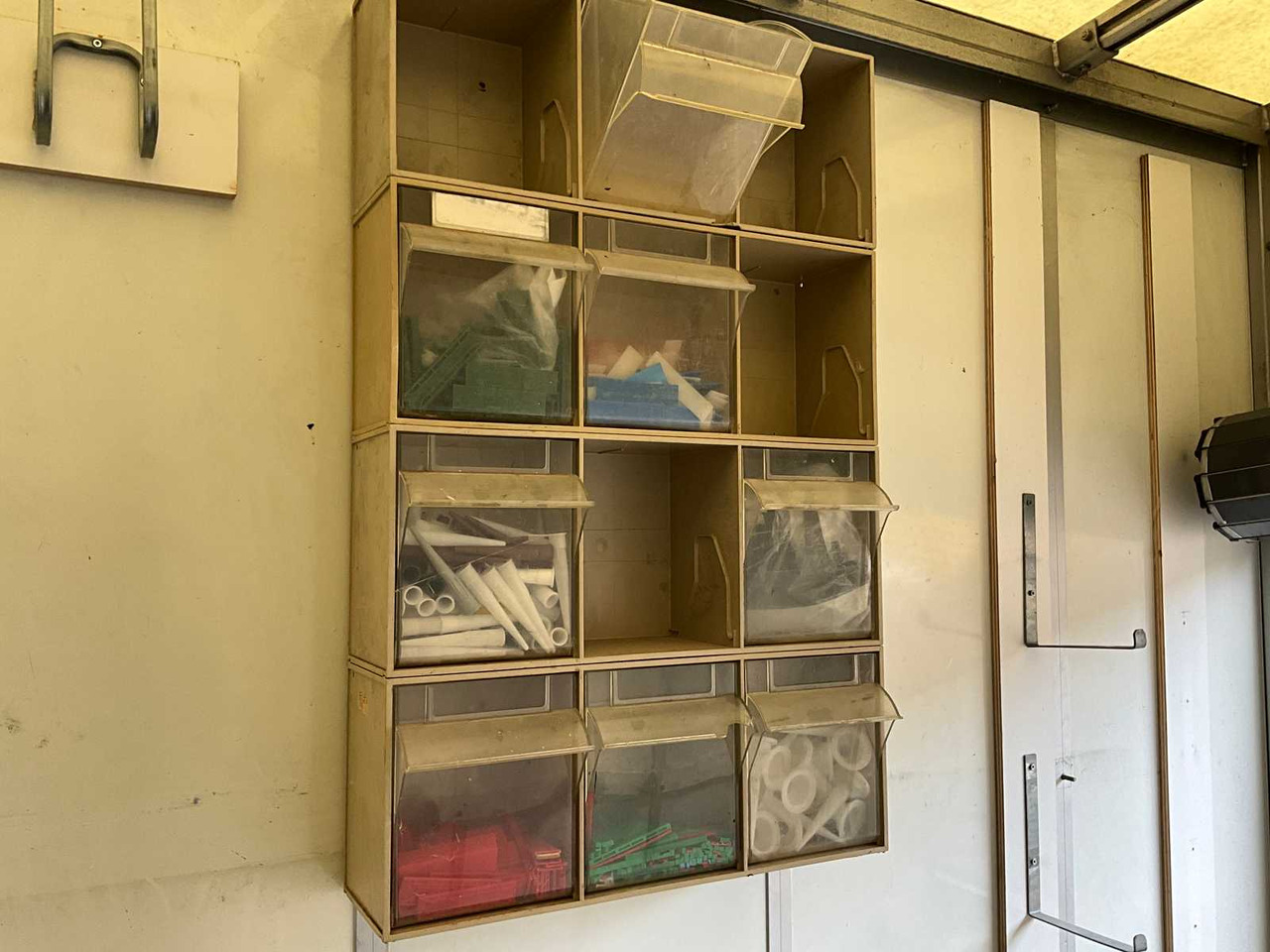 IVECO 50-C17 GLASS TRUCK WITH WORKSHOP EQUIPMENT AND GLASS RACKS (ELECTRICALLY LOCKABLE) 185996KM YEAR OF MANUFACTURE: 2016, 34-BHD-8 - Truck: picture 4 IVECO 50-C17 GLASS TRUCK WITH WORKSHOP EQUIPMENT AND GLASS RACKS (ELECTRICALLY LOCKABLE) 185996KM YEAR OF MANUFACTURE: 2016, 34-BHD-8 - Truck: picture 4