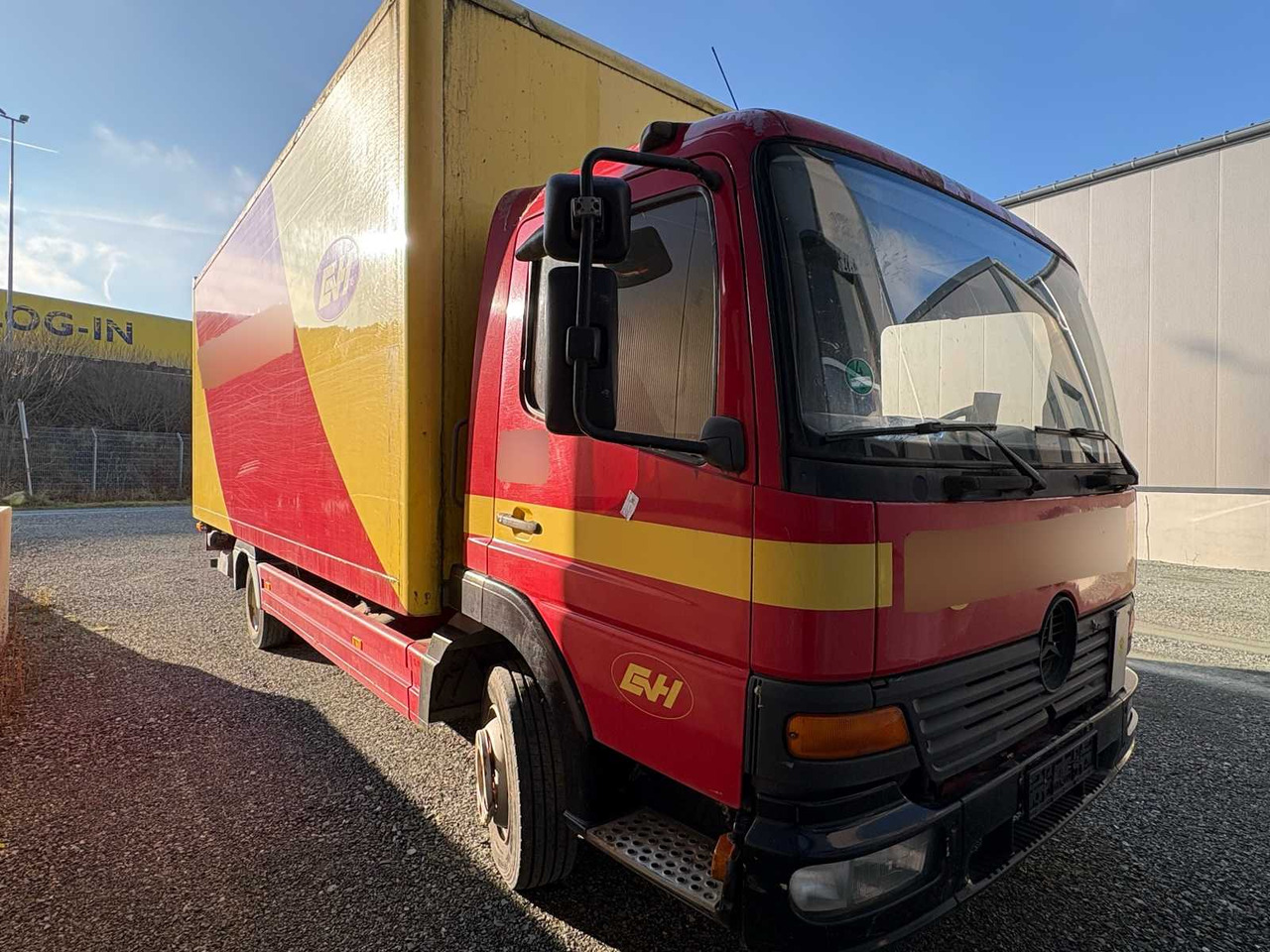 MERCEDES BENZ 970.01 - BOX TRUCK WITH LOADING BOARD (2002) - Truck: picture 5 MERCEDES BENZ 970.01 - BOX TRUCK WITH LOADING BOARD (2002) - Truck: picture 5