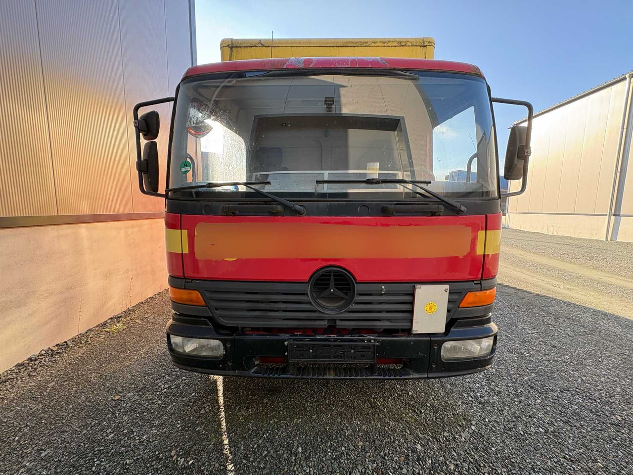 MERCEDES BENZ 970.01 - BOX TRUCK WITH LOADING BOARD (2002) - Truck: picture 4 MERCEDES BENZ 970.01 - BOX TRUCK WITH LOADING BOARD (2002) - Truck: picture 4
