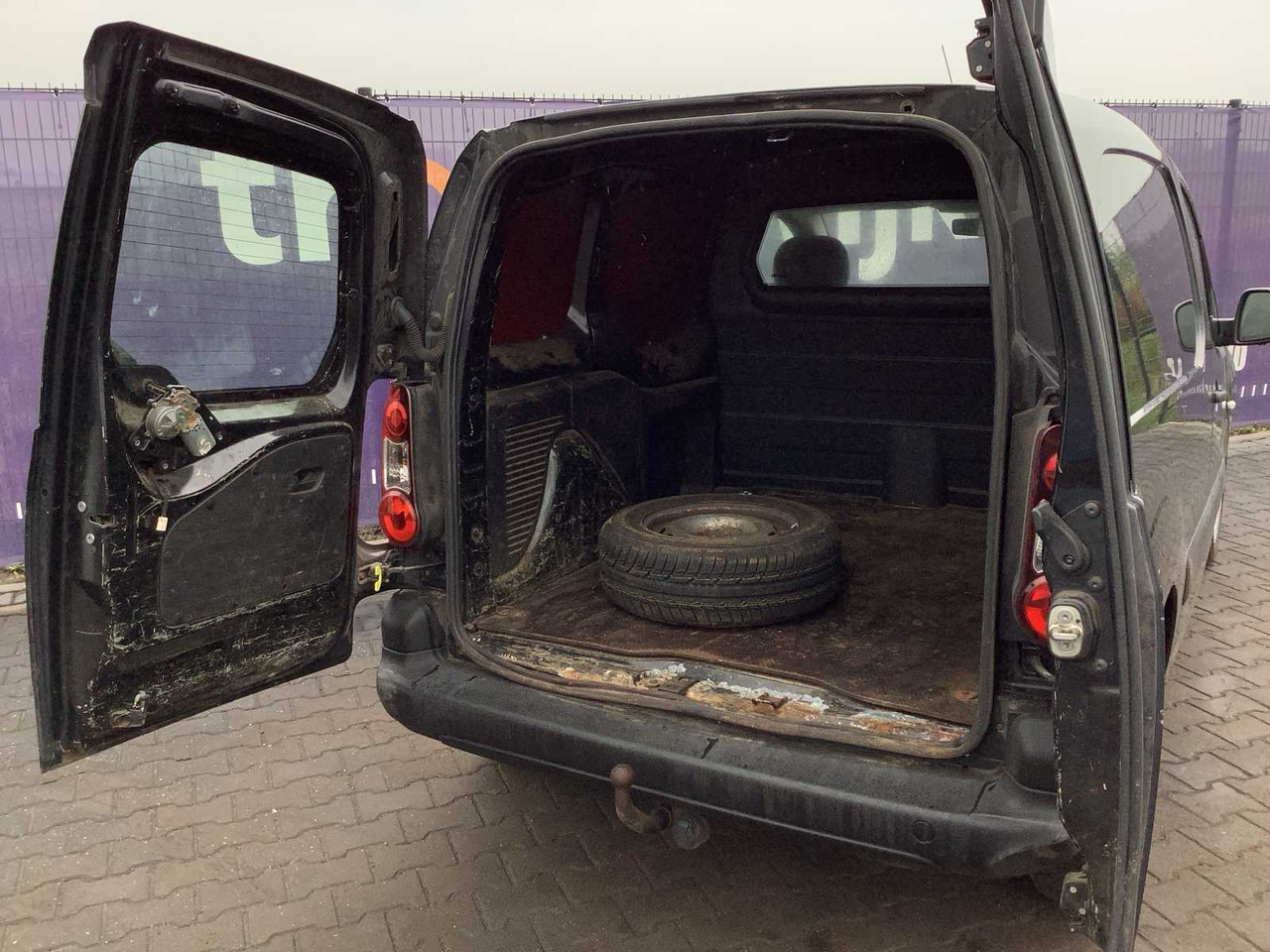 2013 - PEUGEOT - PARTNER - 120 1.6 HDI L1XR PR+ - COMMERCIAL VEHICLE - Van: picture 5 2013 - PEUGEOT - PARTNER - 120 1.6 HDI L1XR PR+ - COMMERCIAL VEHICLE - Van: picture 5