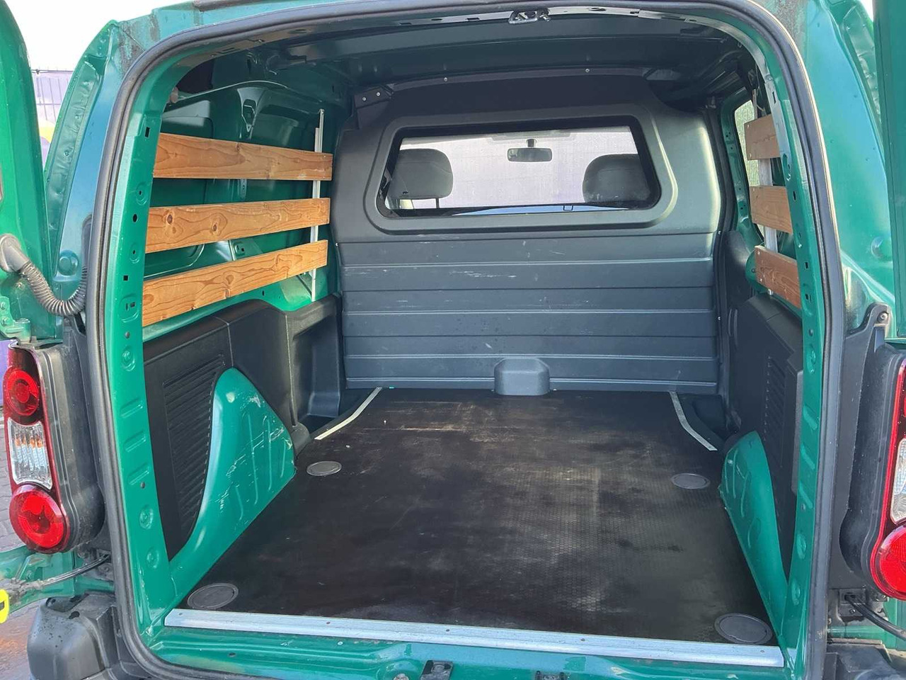 2014 - PEUGEOT - PARTNER - 120 1.6 HDI L1XR PR+ - COMMERCIAL VEHICLE - Van: picture 5 2014 - PEUGEOT - PARTNER - 120 1.6 HDI L1XR PR+ - COMMERCIAL VEHICLE - Van: picture 5