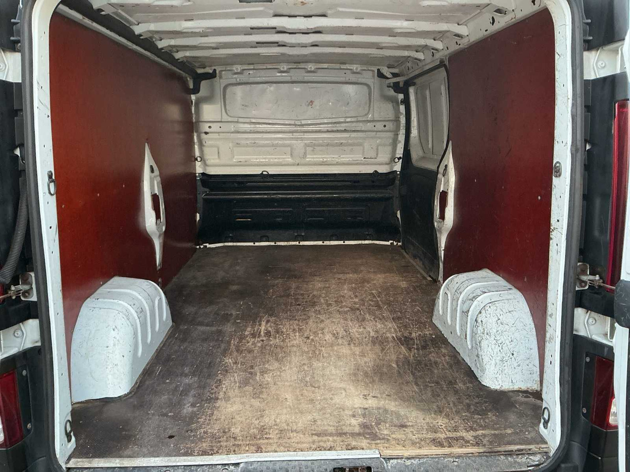 2016 - RENAULT - TRAFIC - 1.6 DCI T29 L2H1 COM - COMMERCIAL VEHICLE - Van: picture 5 2016 - RENAULT - TRAFIC - 1.6 DCI T29 L2H1 COM - COMMERCIAL VEHICLE - Van: picture 5