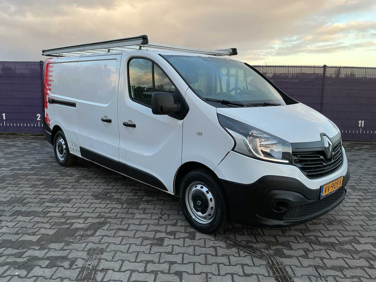 2016 - RENAULT - TRAFIC - 1.6 DCI T29 L2H1 COM - COMMERCIAL VEHICLE - Van: picture 2 2016 - RENAULT - TRAFIC - 1.6 DCI T29 L2H1 COM - COMMERCIAL VEHICLE - Van: picture 2