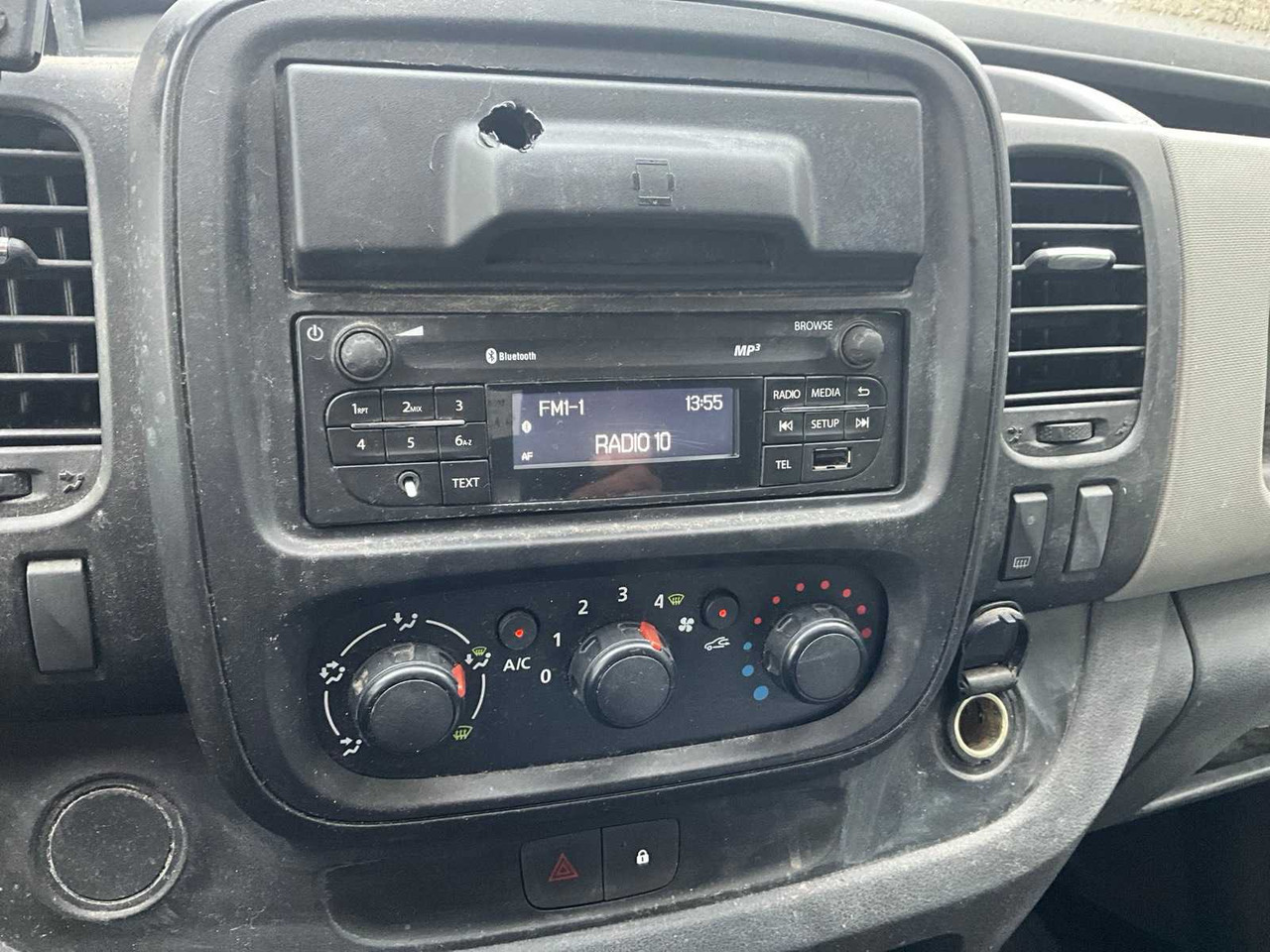 Van 2017 RENAULT TRAFIC COMMERCIAL VEHICLE: picture 19 Van 2017 RENAULT TRAFIC COMMERCIAL VEHICLE: picture 19