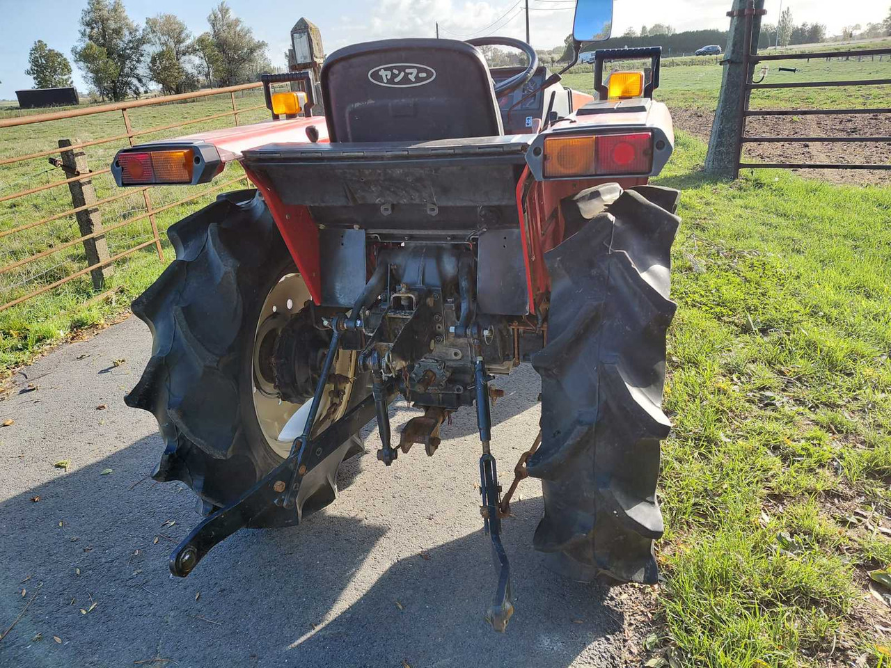 Yanmar F125 - Compact tractor: picture 4 Yanmar F125 - Compact tractor: picture 4