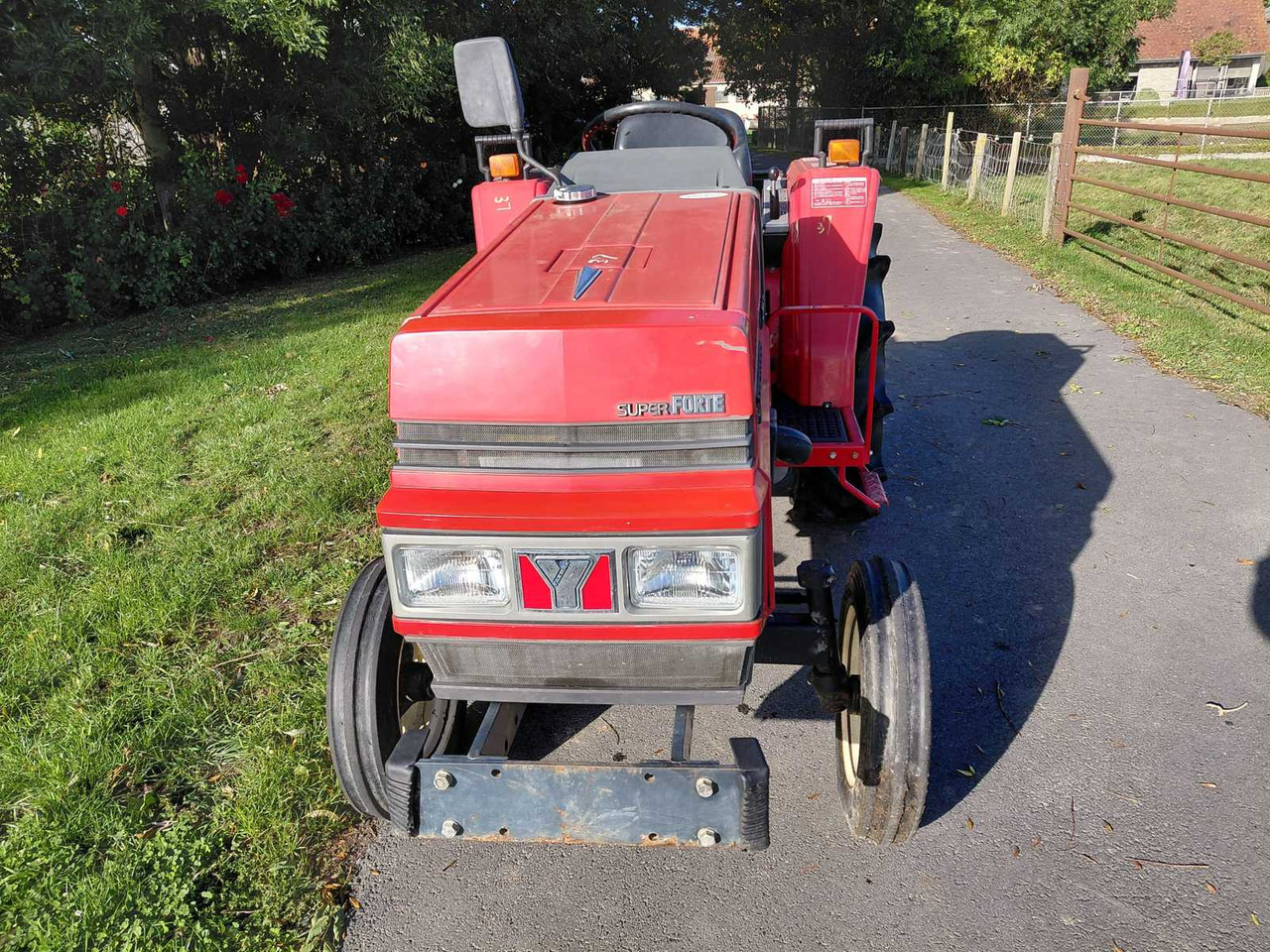 Yanmar F125 - Compact tractor: picture 2 Yanmar F125 - Compact tractor: picture 2