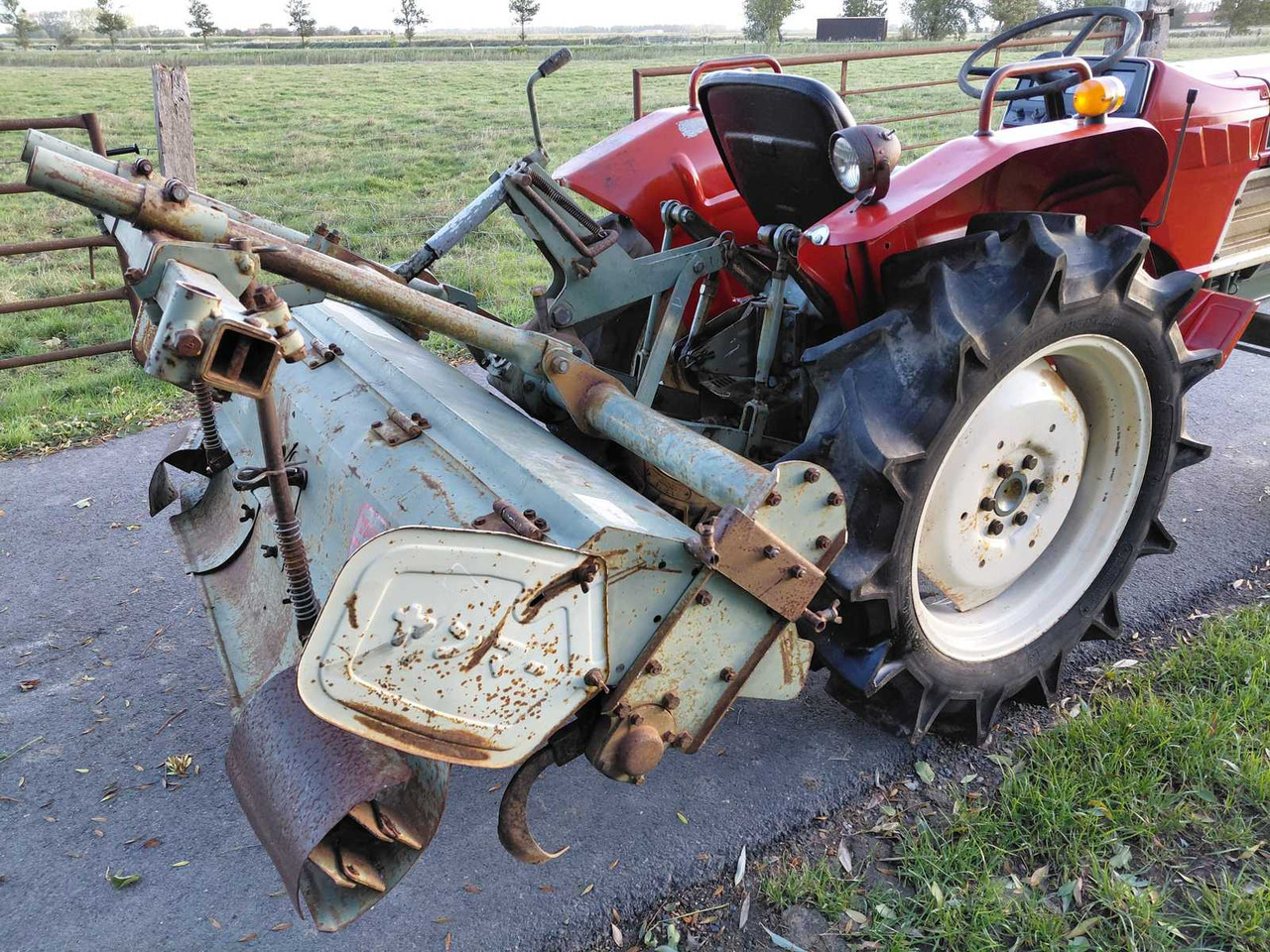 Yanmar YM2010 - Compact tractor: picture 4 Yanmar YM2010 - Compact tractor: picture 4