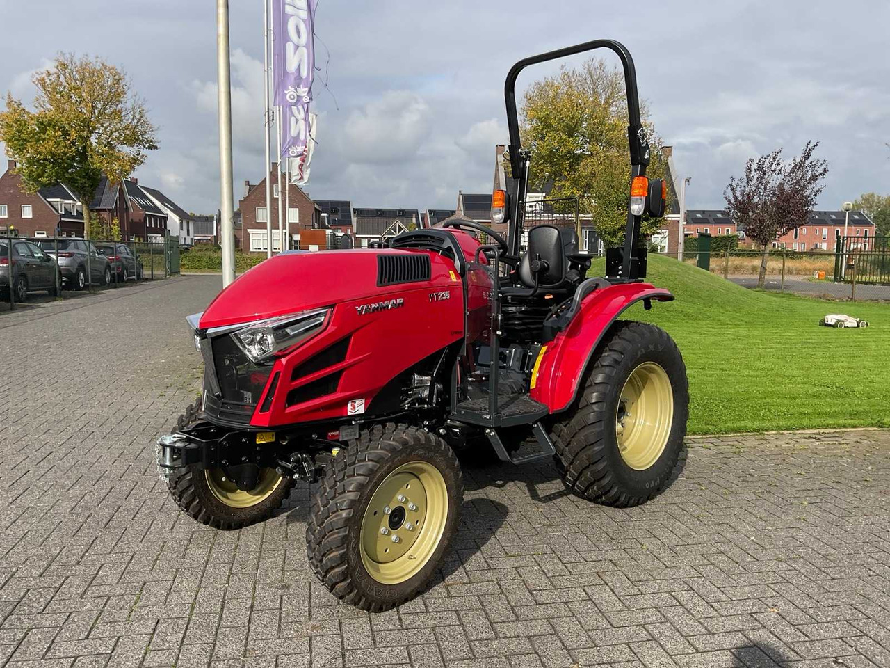 Yanmar YT235 - Compact tractor: picture 1 Yanmar YT235 - Compact tractor: picture 1