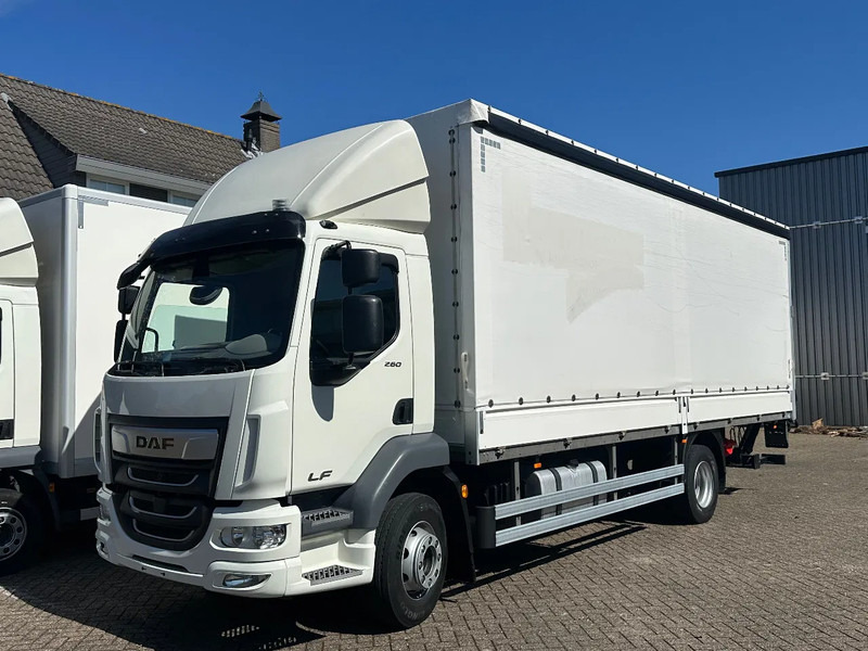 DAF LF 260 LF260.16 EURO6. 2022. Schuifzeil bakwagen met Laadklep. - Curtainsider truck: picture 1 DAF LF 260 LF260.16 EURO6. 2022. Schuifzeil bakwagen met Laadklep. - Curtainsider truck: picture 1