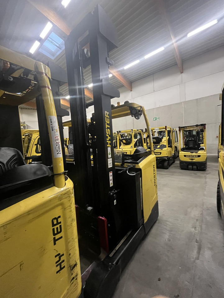 Hyster R1.6 - Reach truck: picture 2 Hyster R1.6 - Reach truck: picture 2