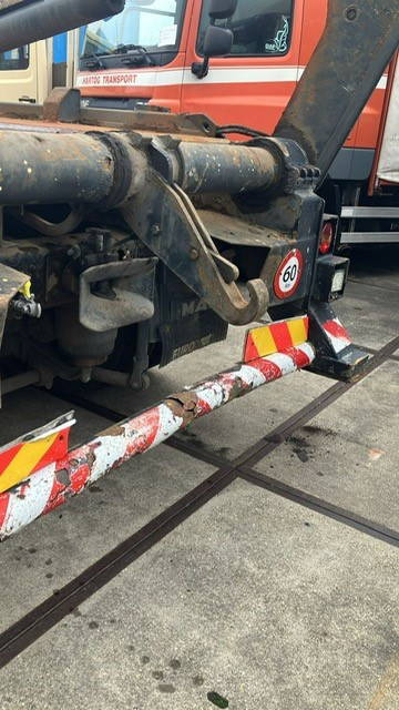 AJK AK 11 M Portaalarmsysteem - Hook lift/ Skip loader system: picture 3 AJK AK 11 M Portaalarmsysteem - Hook lift/ Skip loader system: picture 3