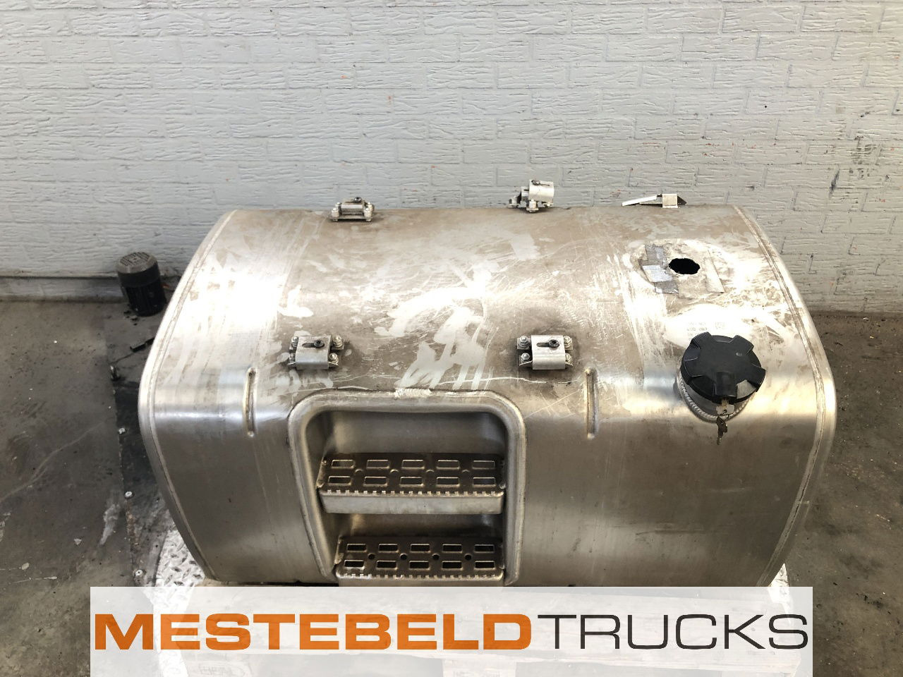 DAF Brandstoftank 400 liter - Fuel system for Truck: picture 1 DAF Brandstoftank 400 liter - Fuel system for Truck: picture 1