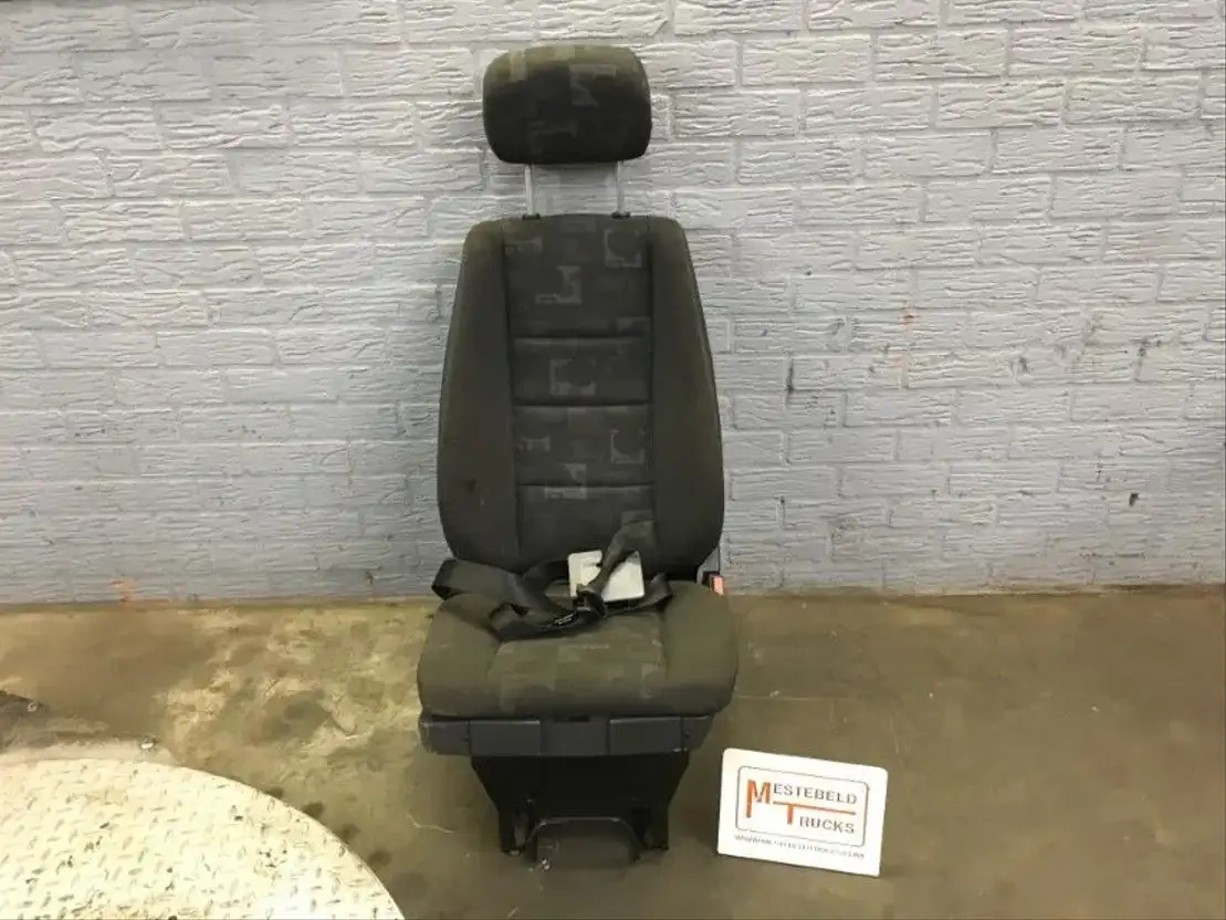 Mercedes-Benz Bijrijdersstoel  - Seat for Truck: picture 1 Mercedes-Benz Bijrijdersstoel  - Seat for Truck: picture 1