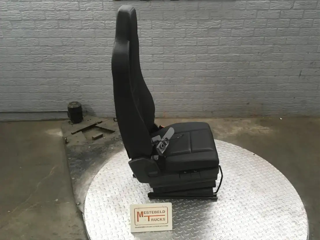 Mercedes-Benz Stoel bijrijderskant  - Seat for Truck: picture 2 Mercedes-Benz Stoel bijrijderskant  - Seat for Truck: picture 2