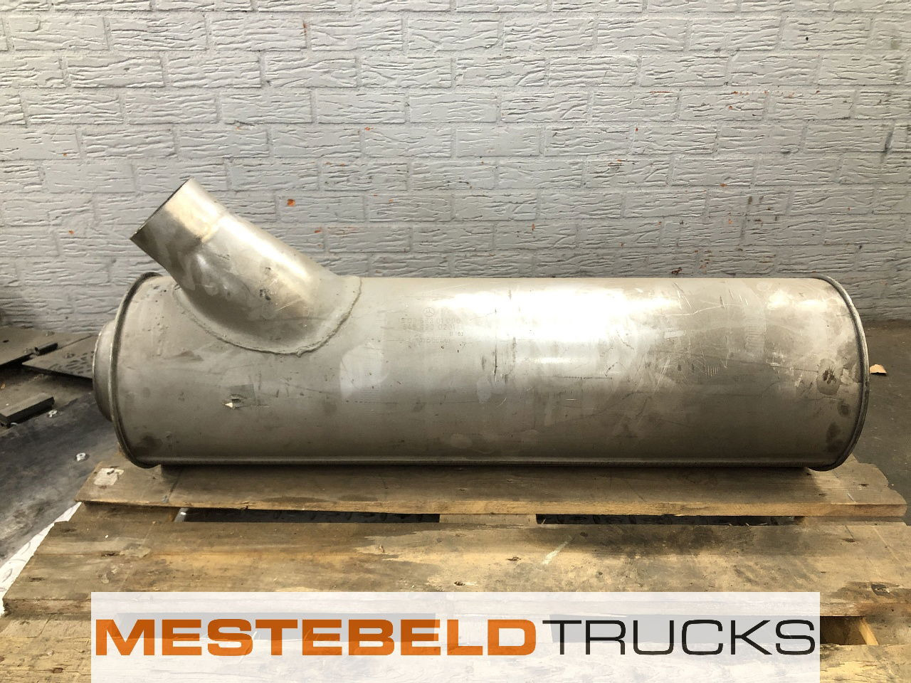 Mercedes-Benz Uitlaatdemper - Exhaust system for Truck: picture 1 Mercedes-Benz Uitlaatdemper - Exhaust system for Truck: picture 1