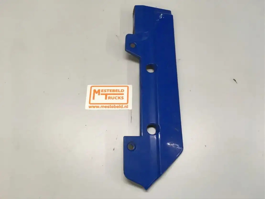 Volvo Afdekplaat koplamp - Cab and interior for Truck: picture 1 Volvo Afdekplaat koplamp - Cab and interior for Truck: picture 1