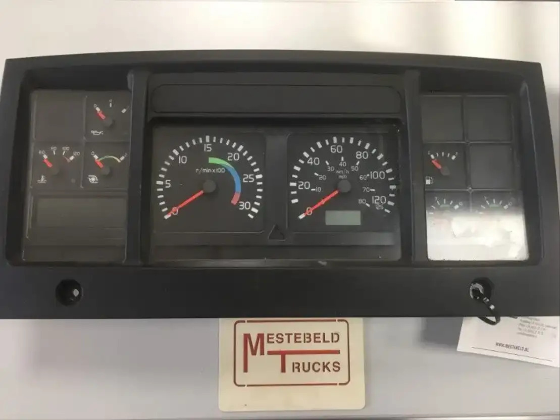 Volvo Instrumentenpaneel - Cab and interior for Truck: picture 1 Volvo Instrumentenpaneel - Cab and interior for Truck: picture 1